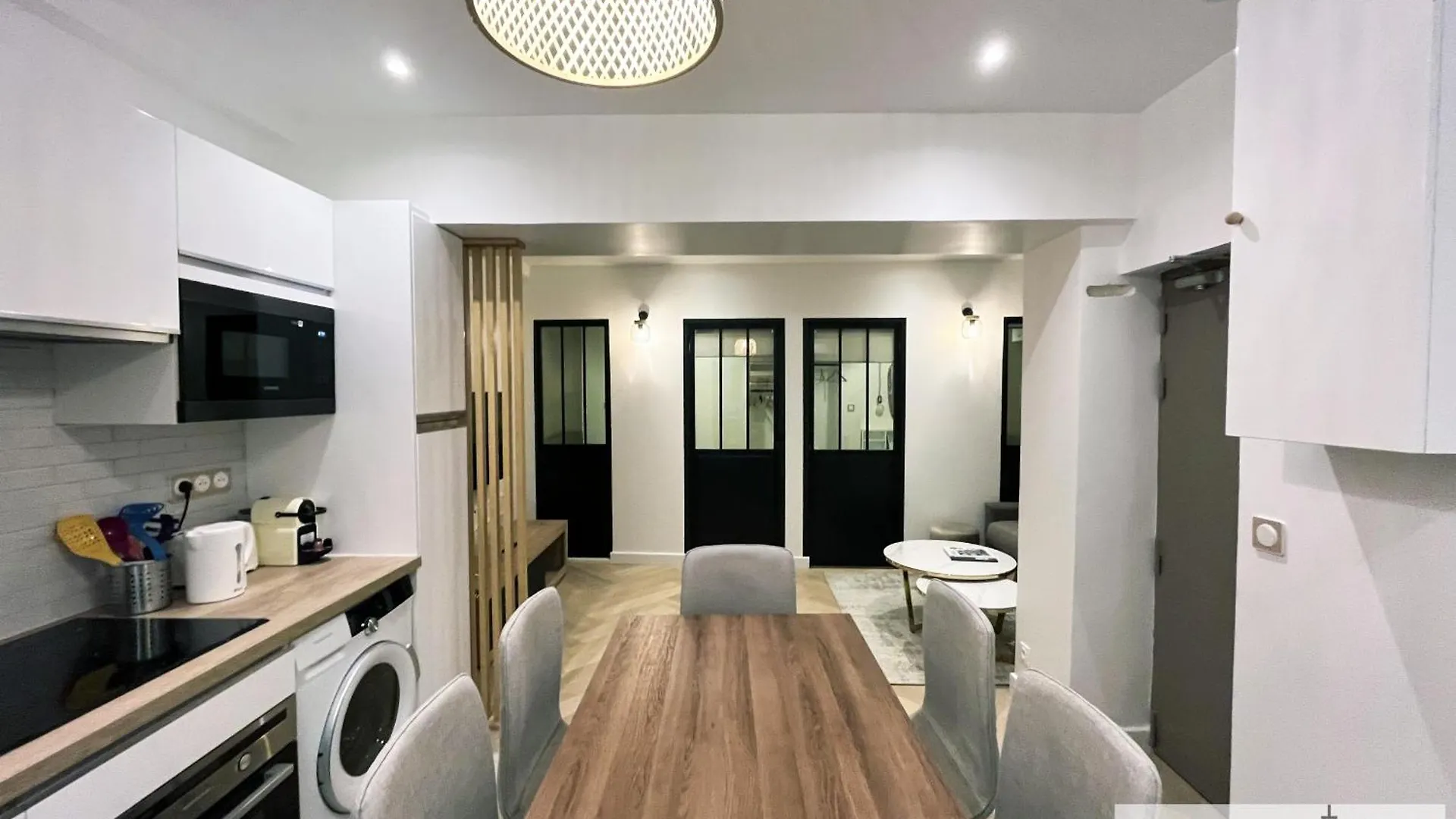 Apartment Urban Flat 178 - Cosy Chic 2 Bedroom Flat In Paris